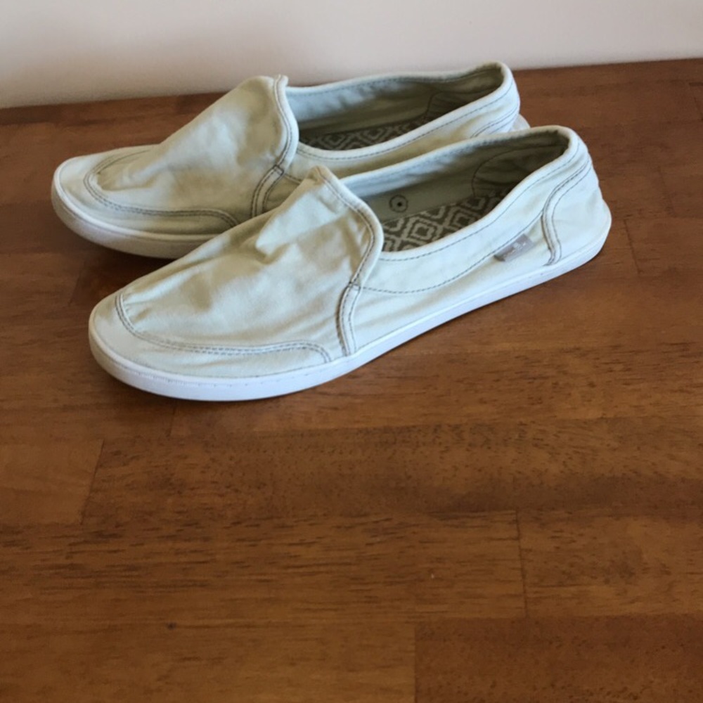 Sanuk slip ons off white size 8 1/2